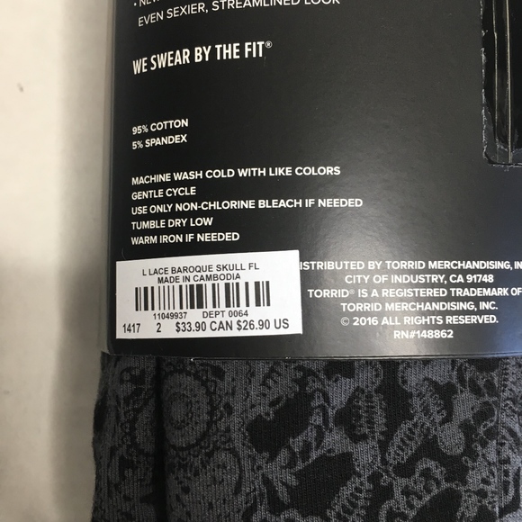 Torrid Black Lace Pattern Skull Print Leggings - Picture 5 of 6
